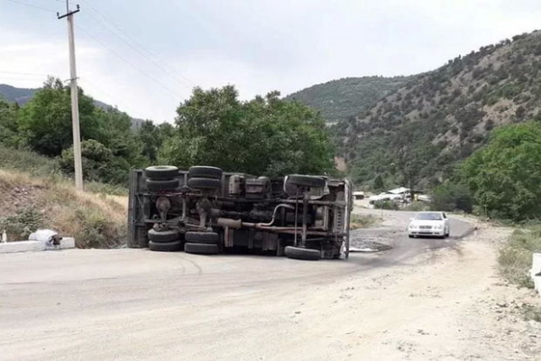 Ermənistanda rusiyalı hərbçilər qəzaya düşdü: Ölən var